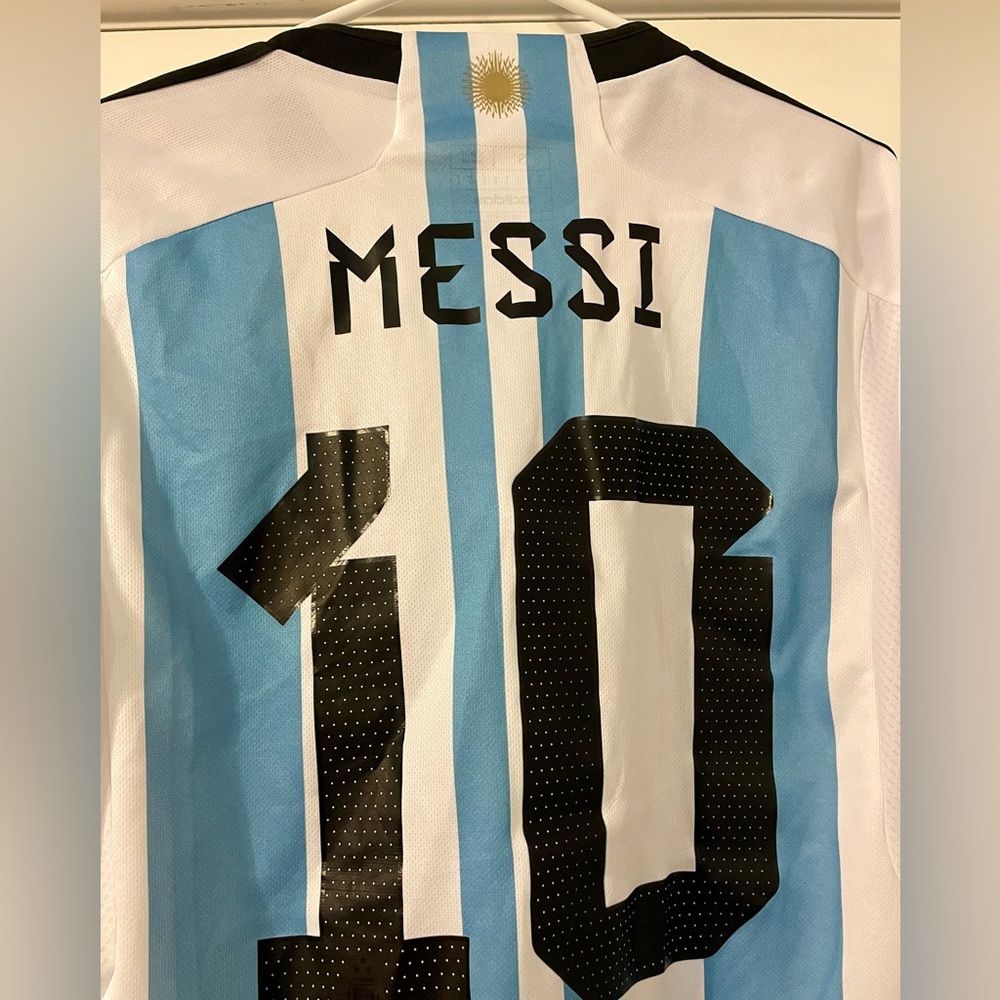 Messi Argentina Jersey - Picture 4 of 5